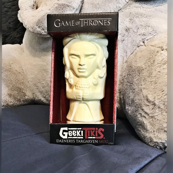 GAME OF THRONES House Stark Messenger Bag with Bonus Items - Picture 8 of 16